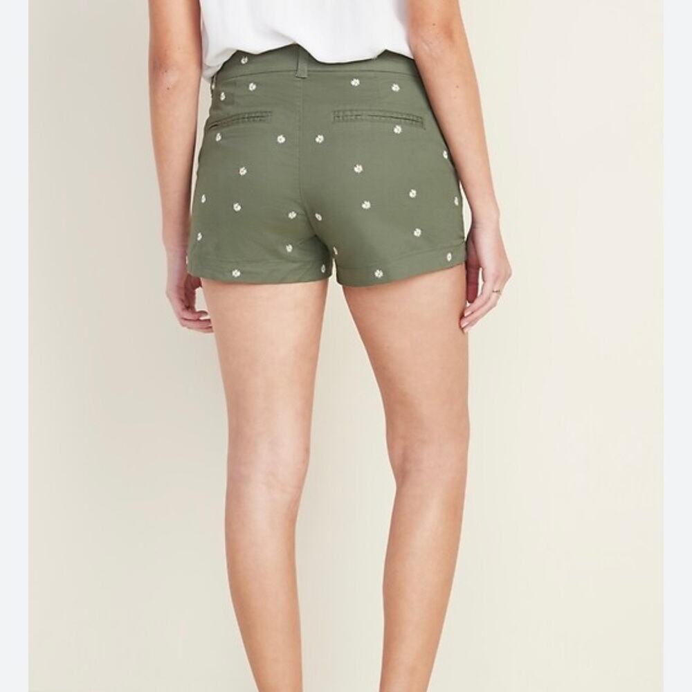 Old Navy Women’s Mid-Rise Everyday Embroidered Daisy Twill Shorts Size 0